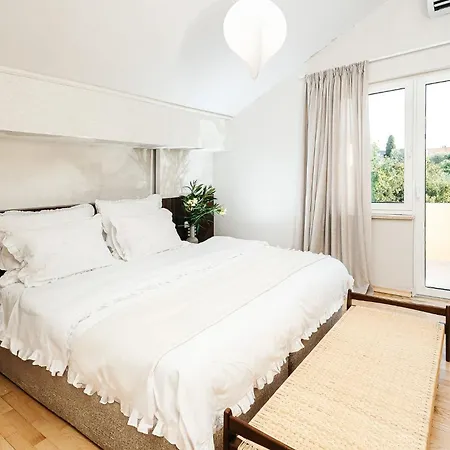 Luxurious Ksenia With Pool * 穆泰尔岛