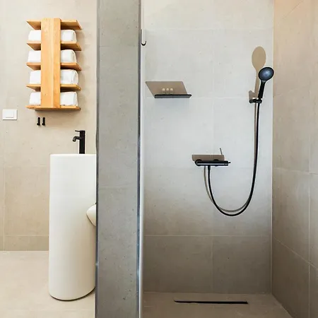 Luxurious Ksenia With Pool 别墅