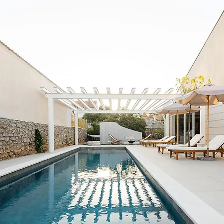 Luxurious Ksenia With Pool 穆泰尔岛