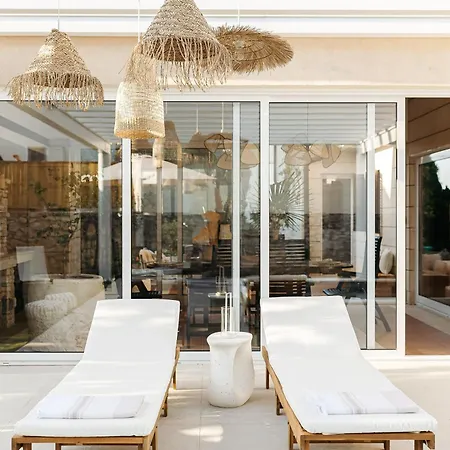 Luxurious Ksenia With Pool 别墅