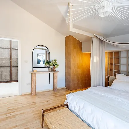 Villa Luxurious Ksenia With Pool