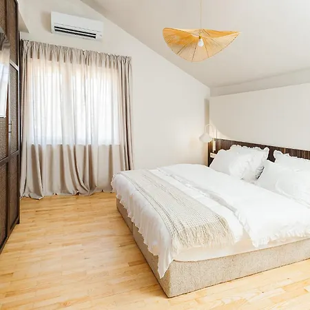 Luxurious Ksenia With Pool Villa *