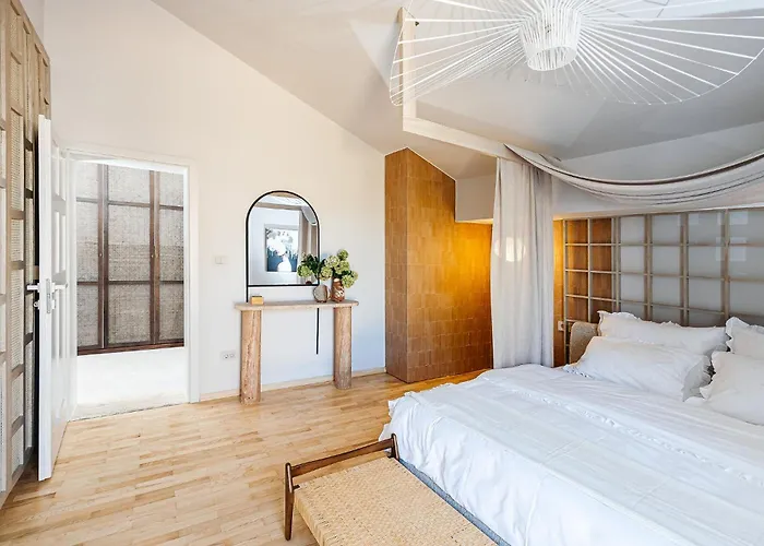 Villa Luxurious Ksenia With Pool