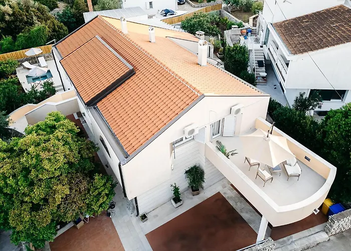 Luxurious Ksenia With Pool Murter