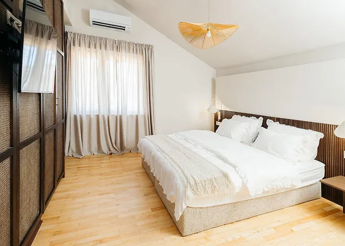 Luxurious Ksenia With Pool Villa *