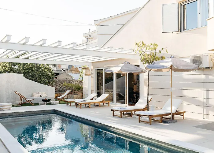 Villa Luxurious Ksenia With Pool