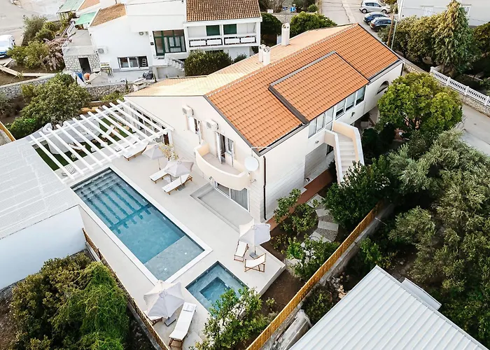 Villa Luxurious Ksenia With Pool *